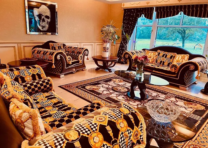 ゲストハウス Finn Village - Loch Lomond - The Jungle With A Private Hot Tub