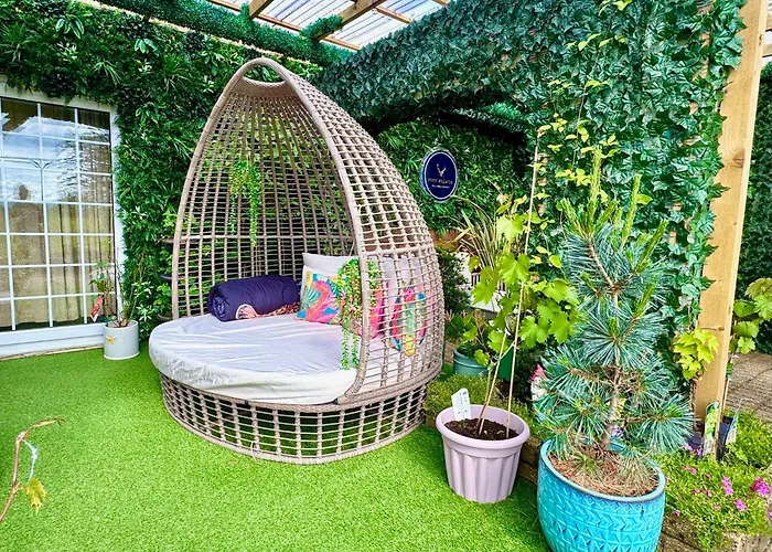 Finn Village - Loch Lomond - The Jungle With A Private Hot Tub ゲストハウス 3*