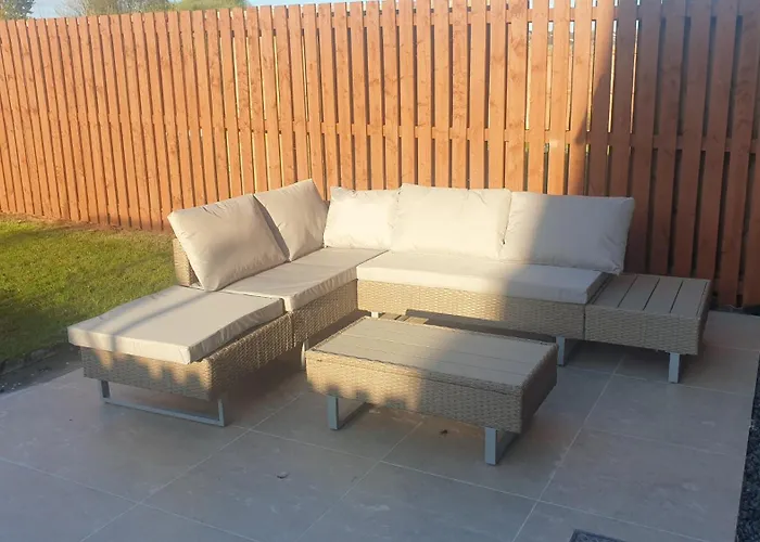 Entire Spacious 3-bed Family Home, Centre, Free Parking, Garden Glasgow