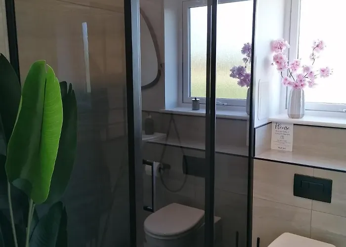 Entire Spacious 3-bed Family Home, Centre, Free Parking, Garden *