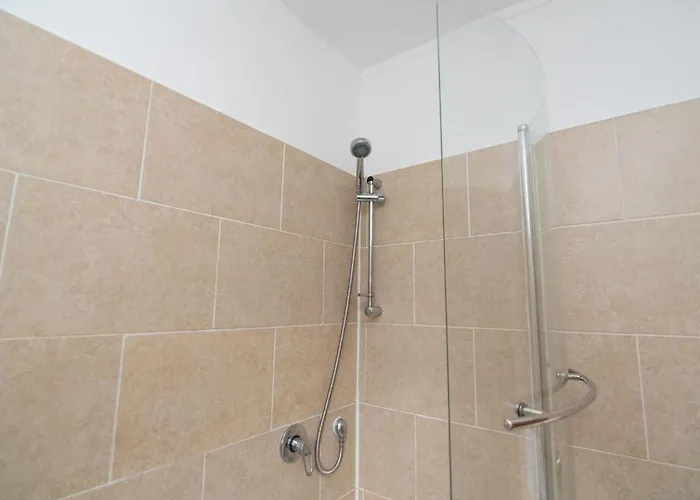 Clydebank 2 Bedroom Apartment *