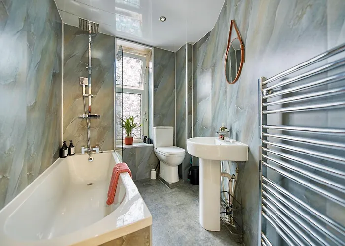 2br Shawlands Free Parking Great Location