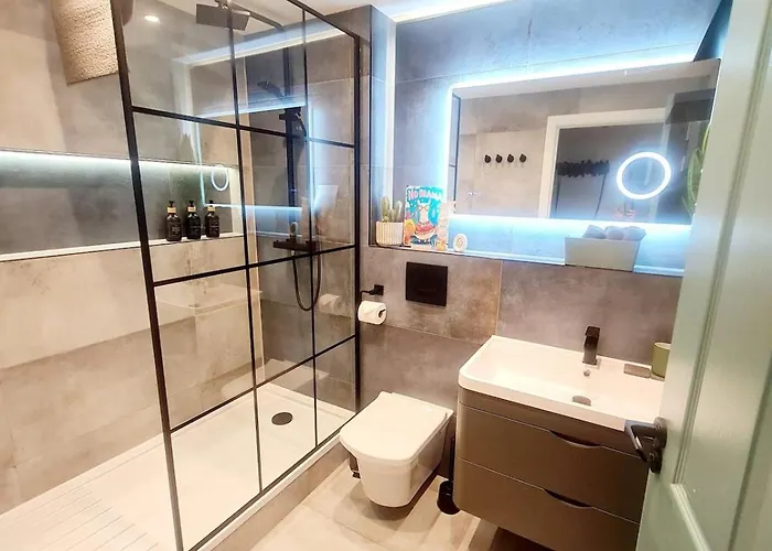 Modern - Free Parking