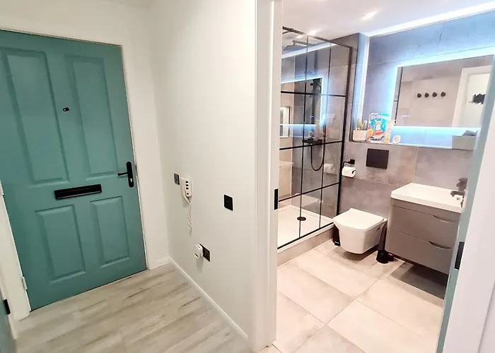 Modern - Free Parking *