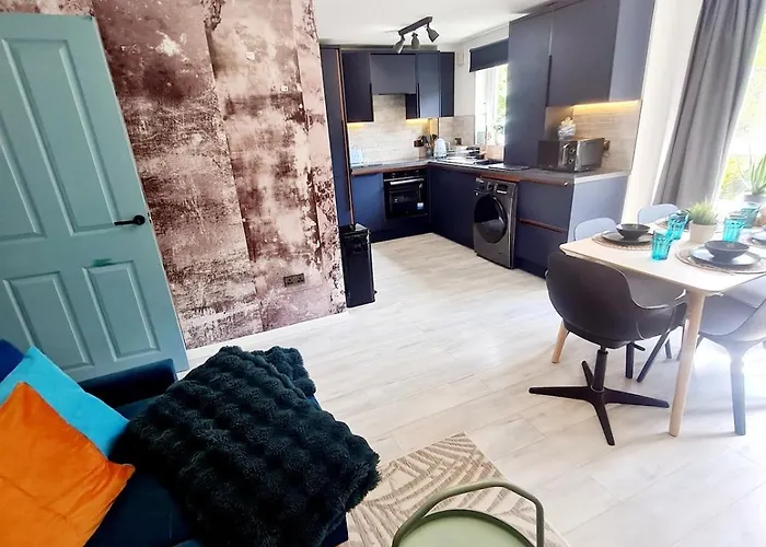 Modern - Free Parking Apartment