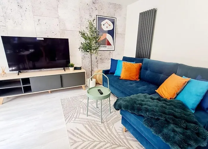 Modern - Free Parking Glasgow