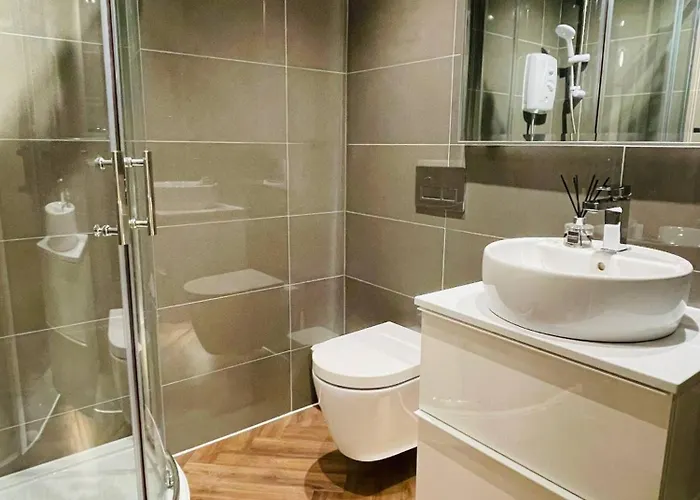 Lovely 1-bedroom In Near Subway شقة *