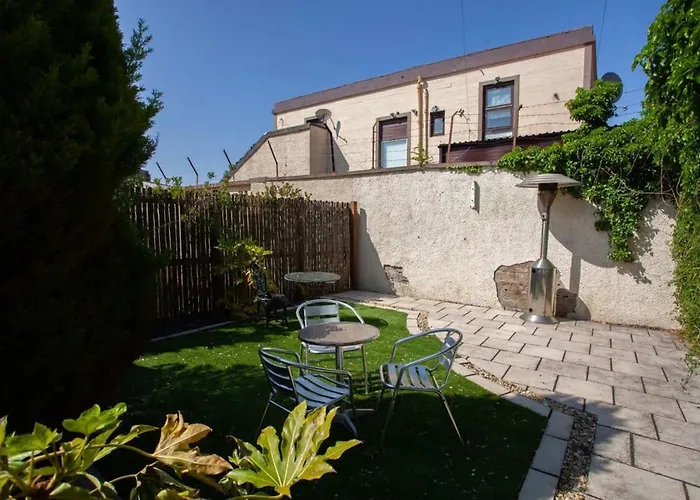 Southside Flat With Private Garden! *