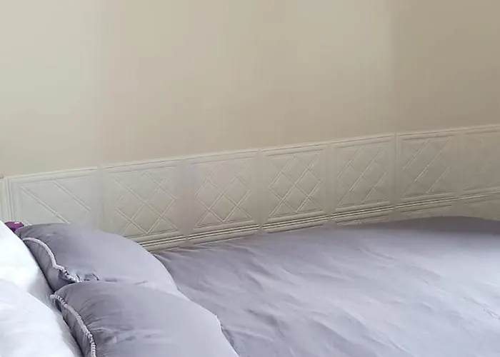 Cosy And Bright 3-bedroom Flat * グラスゴー