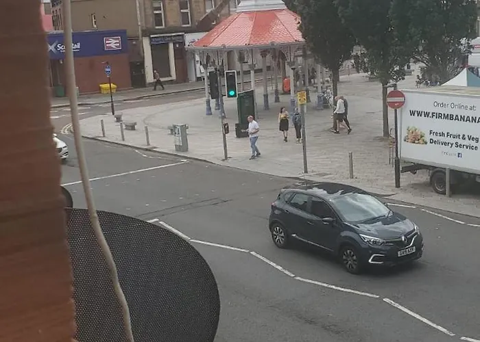 Apartment Cosy And Bright 3-bedroom Flat Glasgow