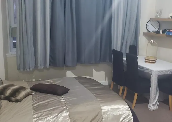 Cosy And Bright 3-bedroom Flat