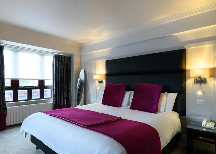 Hotel Glynhill & Near Airport