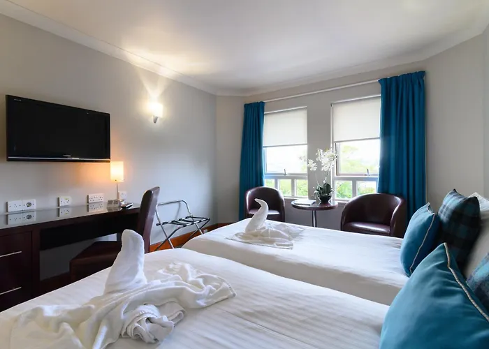 Hotel Glynhill & Near Airport 4*
