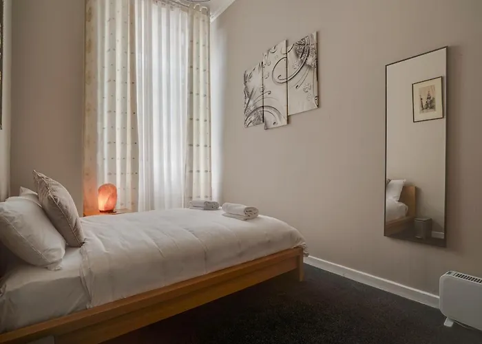 Luxurious Royal 2br Apartment, Centre Глазго