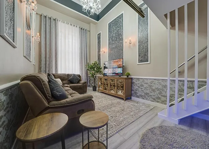 Luxurious Royal 2br Apartment, Centre