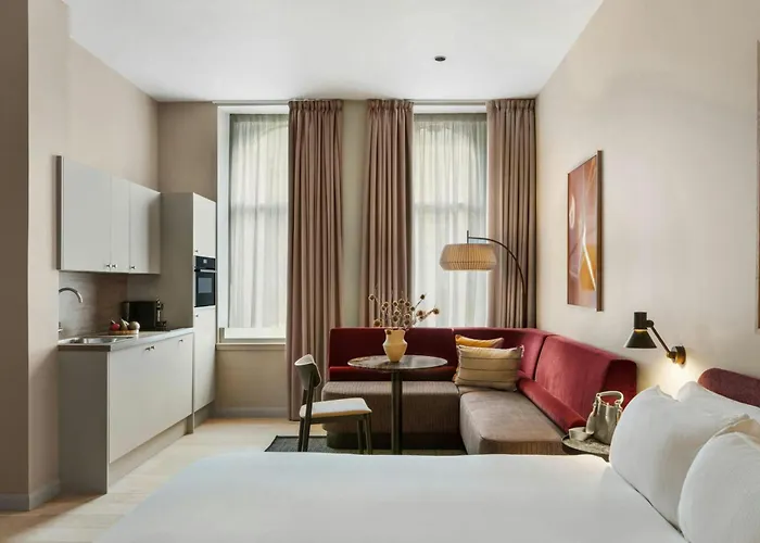 Vcity Suites At The Teacher