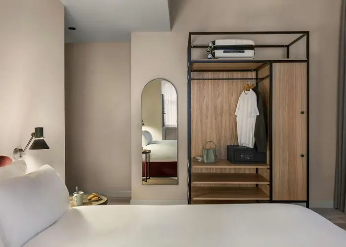 Vcity Suites At The Teacher Aparthotel