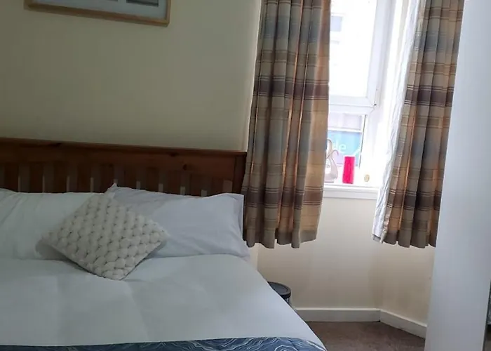 Cosy And Bright 3-bedroom Flat * Glasgow