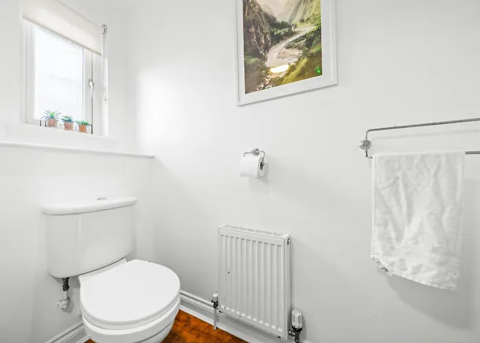 Hébergement de vacances Modern 5 Bedroom Townhouse With Free Parking