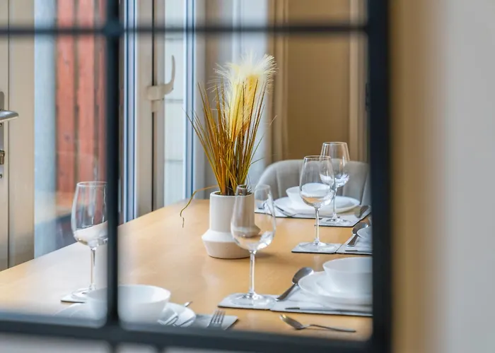 Hébergement de vacances Modern 5 Bedroom Townhouse With Free Parking *