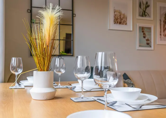 Modern 5 Bedroom Townhouse With Free Parking Glasgow