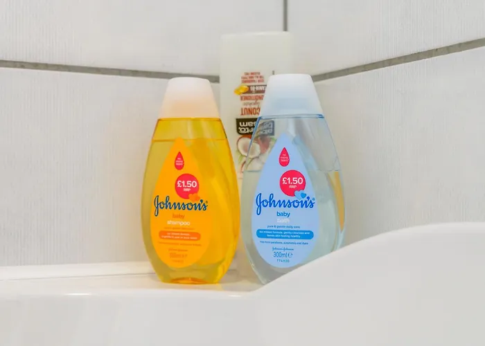 Modern 5 Bedroom Townhouse With Free Parking Hébergement de vacances