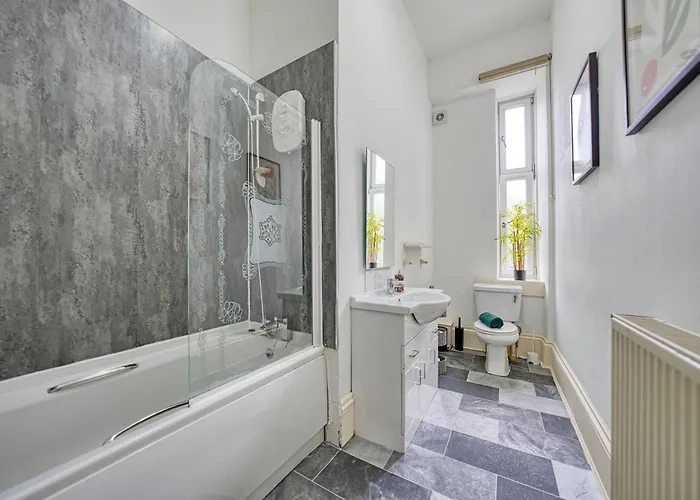 Apartment Group 4br Sleeps 11 Near Ibrox Parking