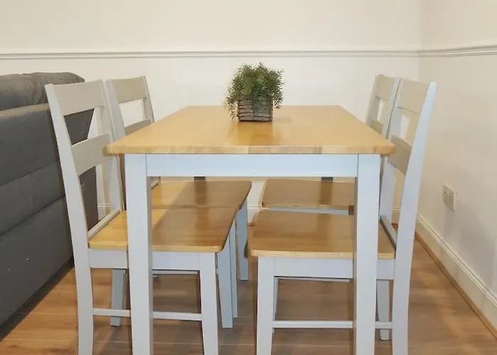 Apartment Spacious 2 Bed Near Airport Glasgow