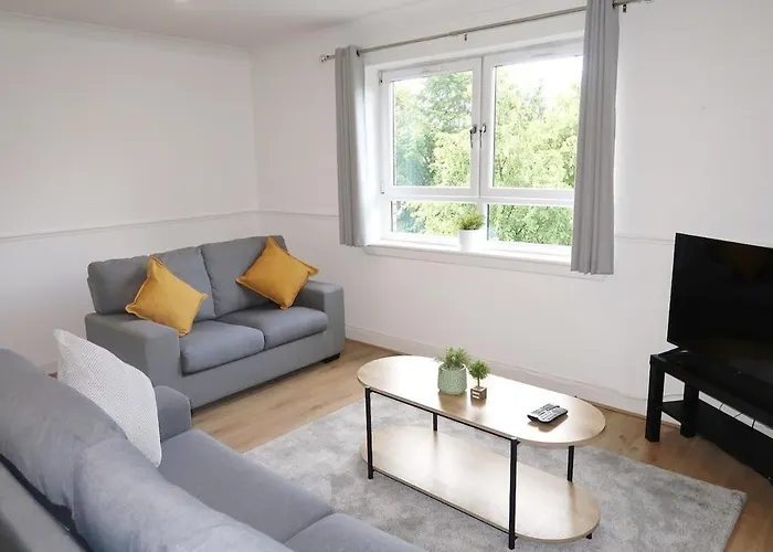 Spacious 2 Bed Near Airport *