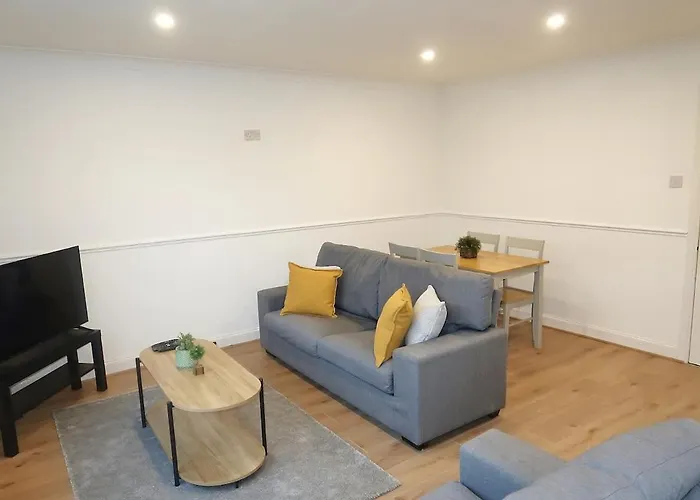 Spacious 2 Bed Near Airport Glasgow