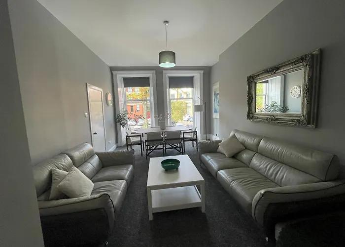 Appartamento Spacious Hillhead Haven - Pass The Keys *