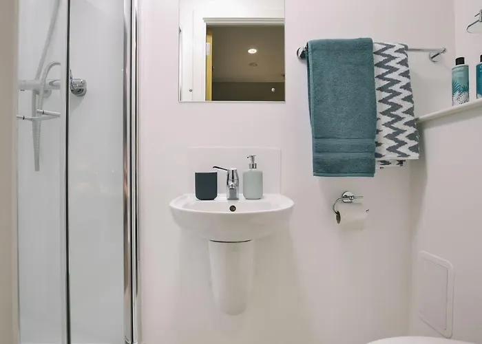 For Students Only - Bath Street In Apartamento *