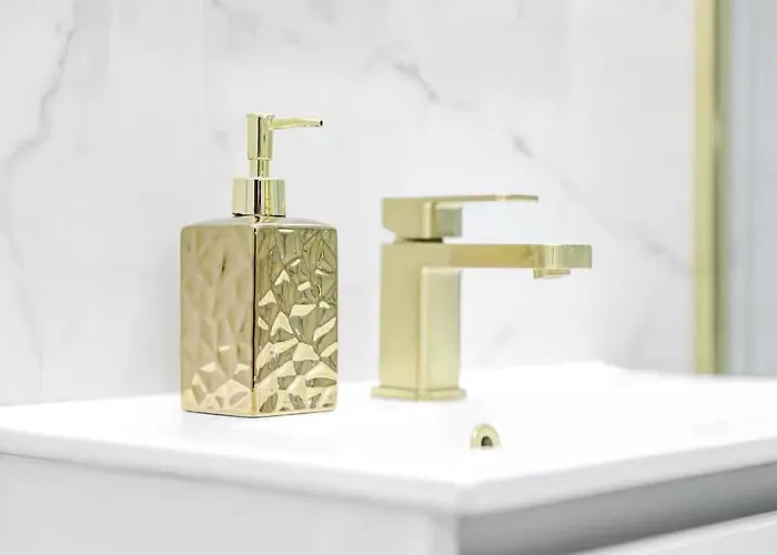 Апартаменты 3br Modernised Sleeps 8, Walking Distance To West End, Free Parking