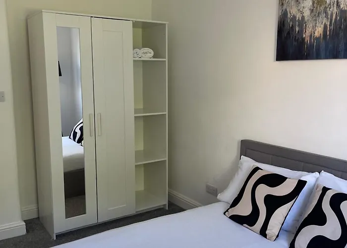 With 2 Bedrooms 公寓