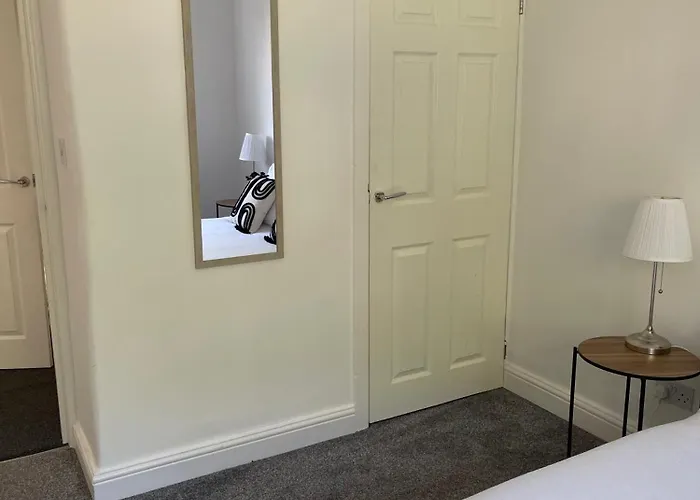 With 2 Bedrooms 公寓