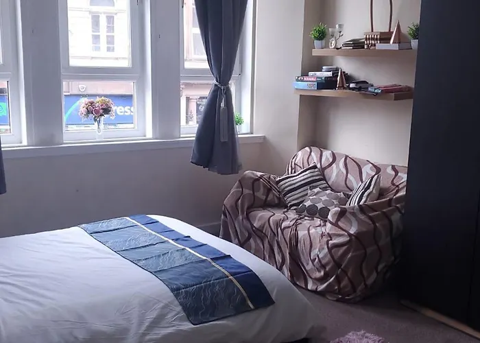 Cosy And Bright 3-bedroom Flat