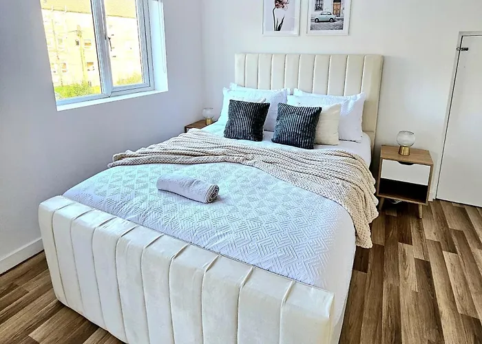 Ferienhaus Spacious Haven With Free Parking Glasgow