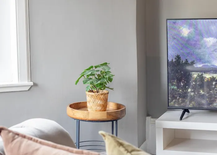 Pass The Keys West End Wonder * Glasgow