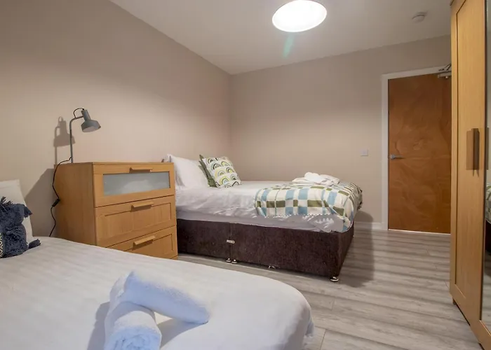 Gem Main Door Parking - Pass The Keys * Glasgow