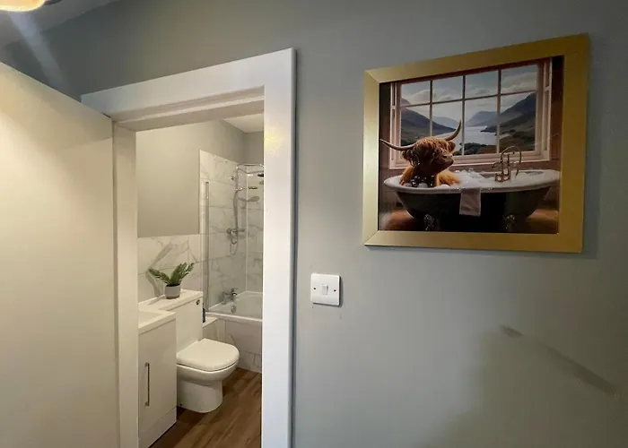 Spacious Hillhead Haven - Pass The Keys Appartamento *