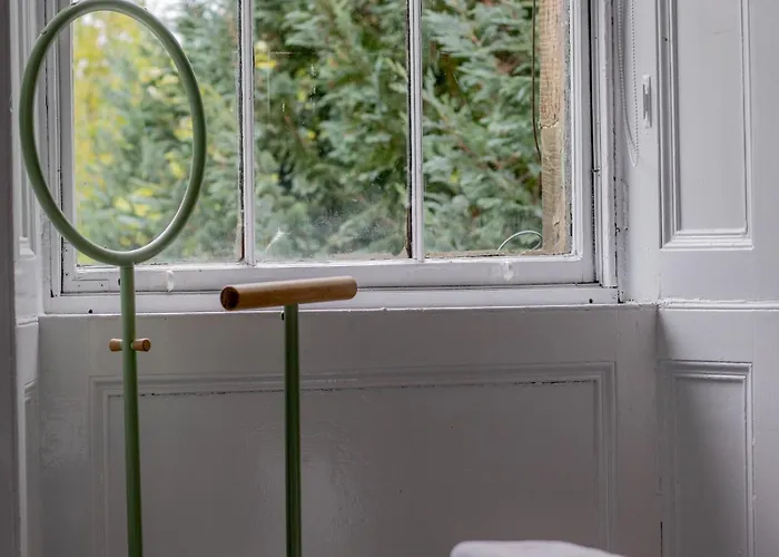 Spacious Hillhead Haven - Pass The Keys Appartamento