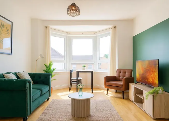 Walk To Hydro And Sec Modern 3br Free Parking *