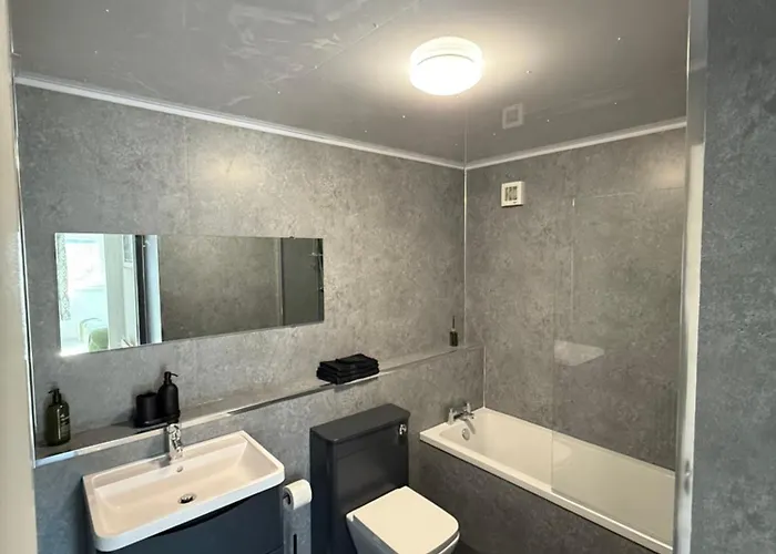 Luxurious 2 Bedroom, 8 Mins From Centre