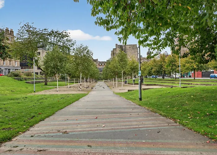 Modern 2-bedroom Flat In Centre, Near Galsgow Apartment *