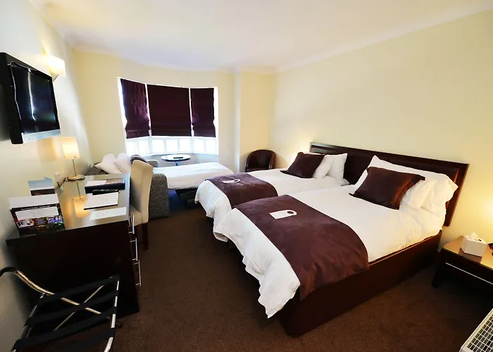 Glynhill & Near Airport Hotel