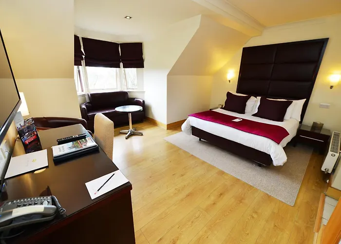 Hotel Glynhill & Near Airport