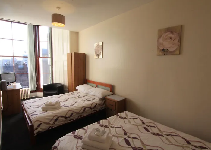 The Hampton Court 3* Glasgow