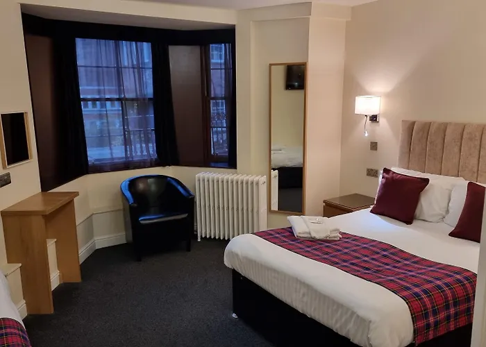 The Hampton Court Hotel 3*