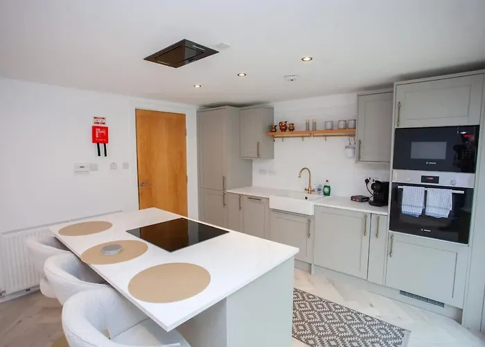 Newly Renovated 3 Bedroom Modern House