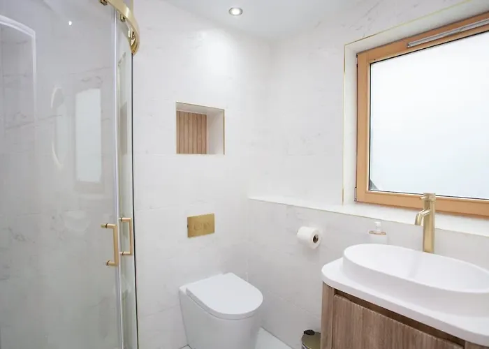 Ferienhaus Newly Renovated 3 Bedroom Modern House Glasgow